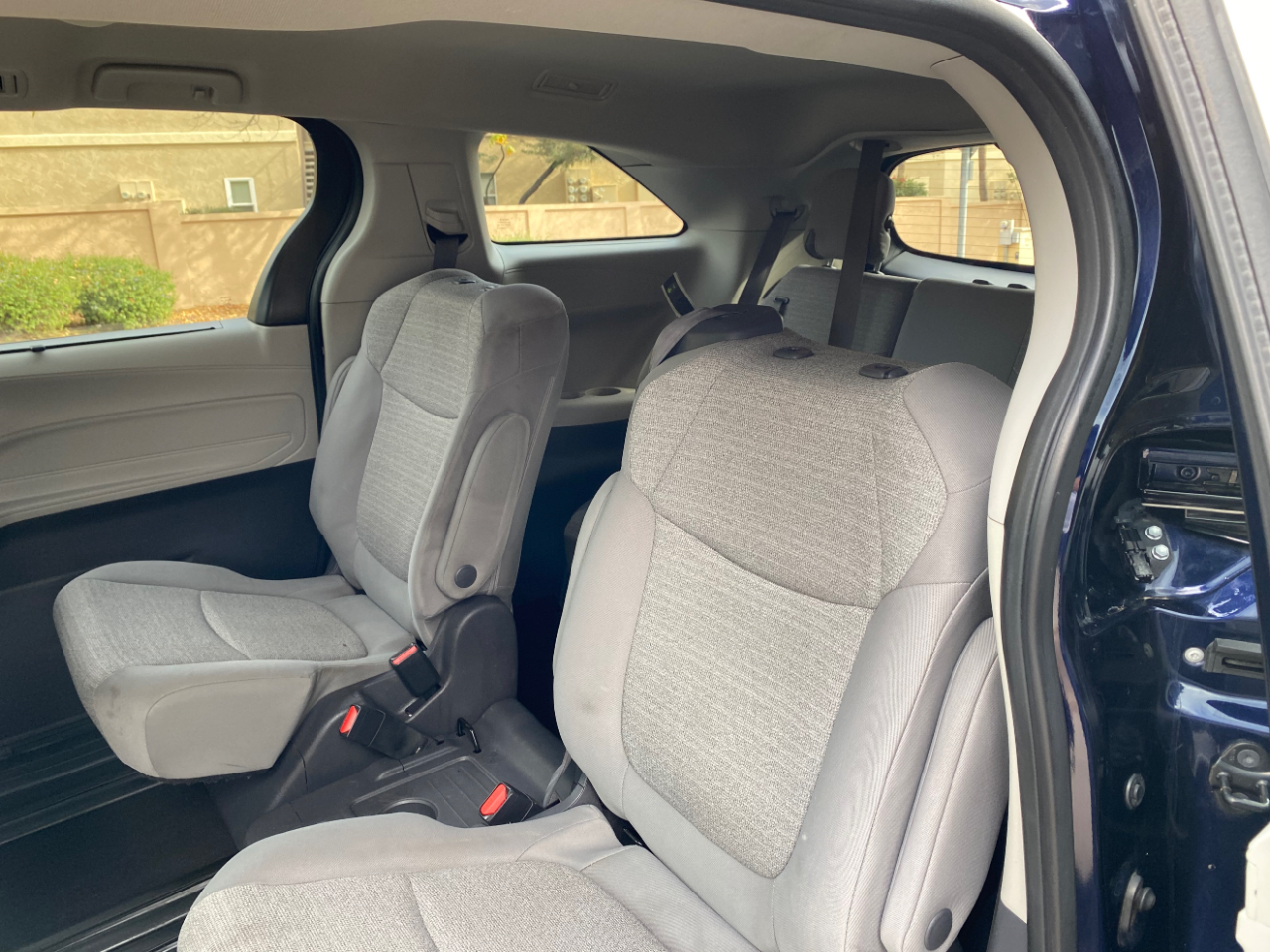 Toyota Sienna LE FWD 8-Passenger (Natl) 2021