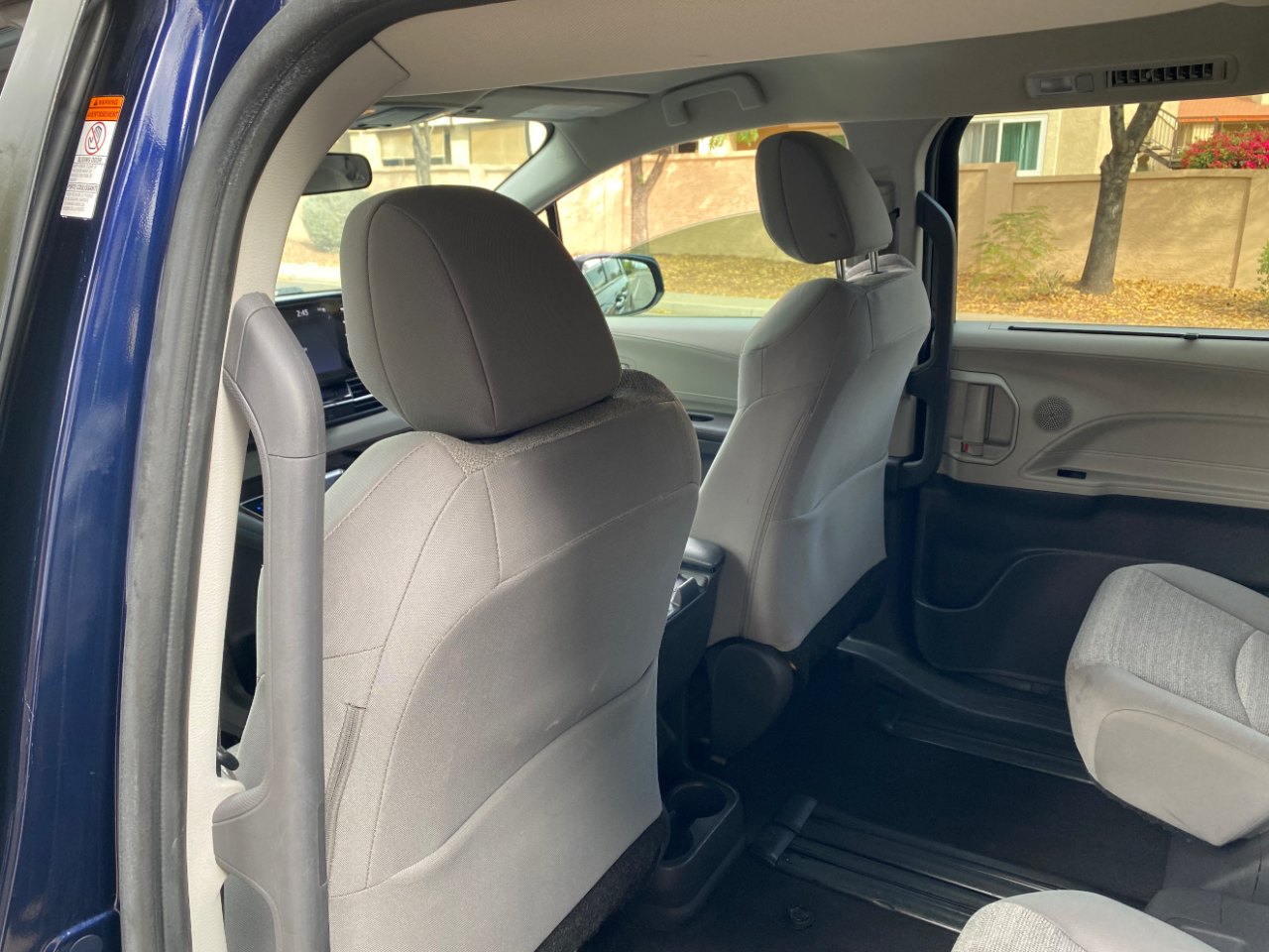 Toyota Sienna LE FWD 8-Passenger (Natl) 2021