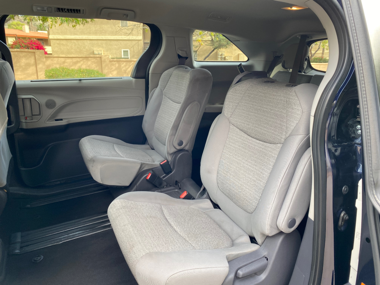 Toyota Sienna LE FWD 8-Passenger (Natl) 2021