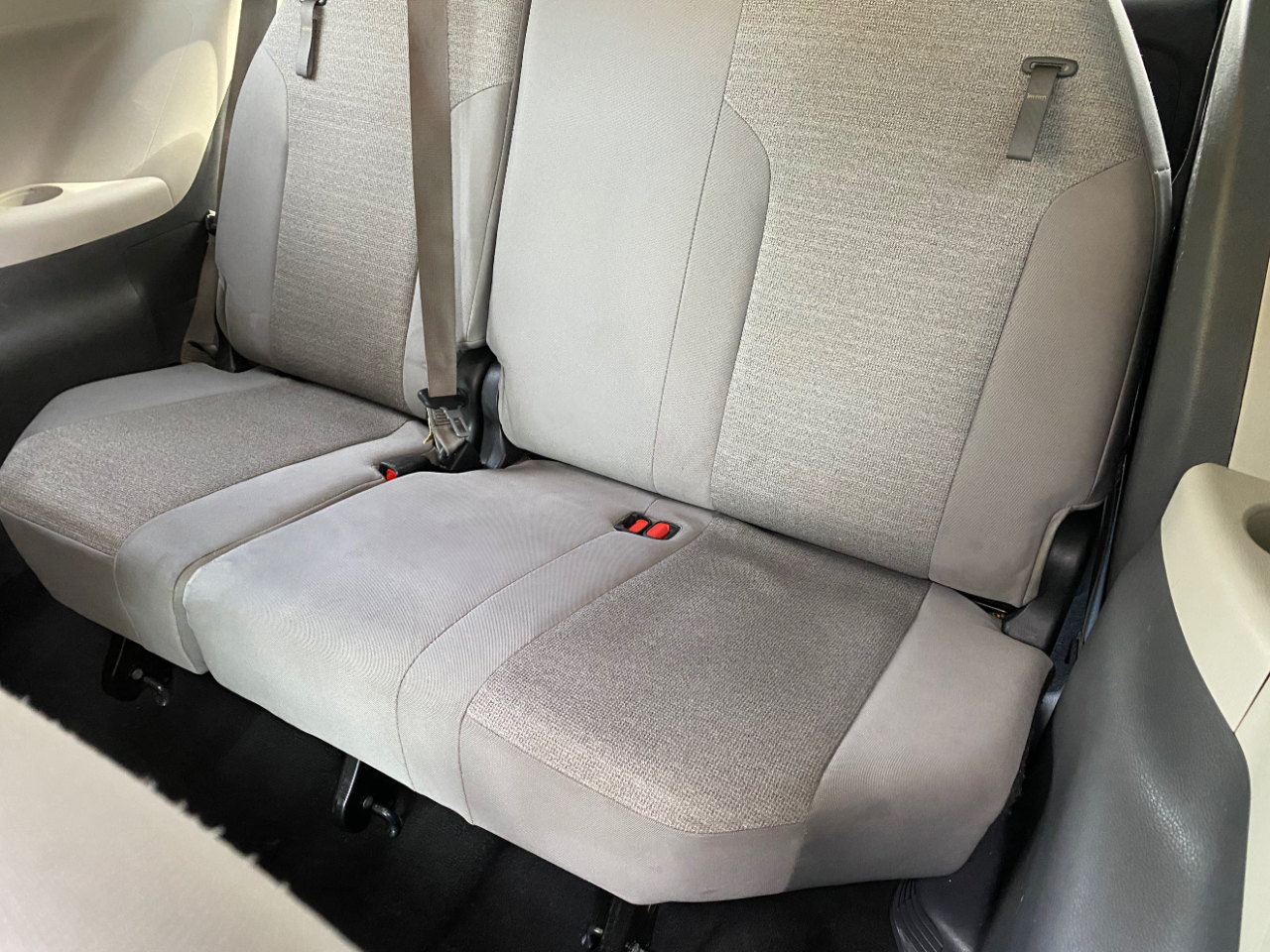 Toyota Sienna LE FWD 8-Passenger (Natl) 2021