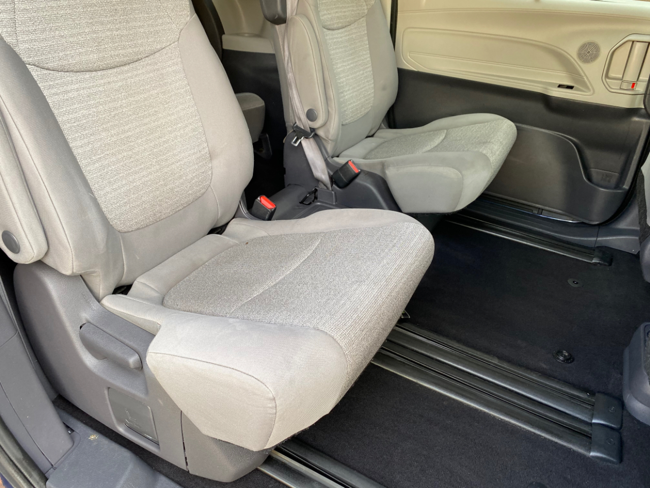 Toyota Sienna LE FWD 8-Passenger (Natl) 2021