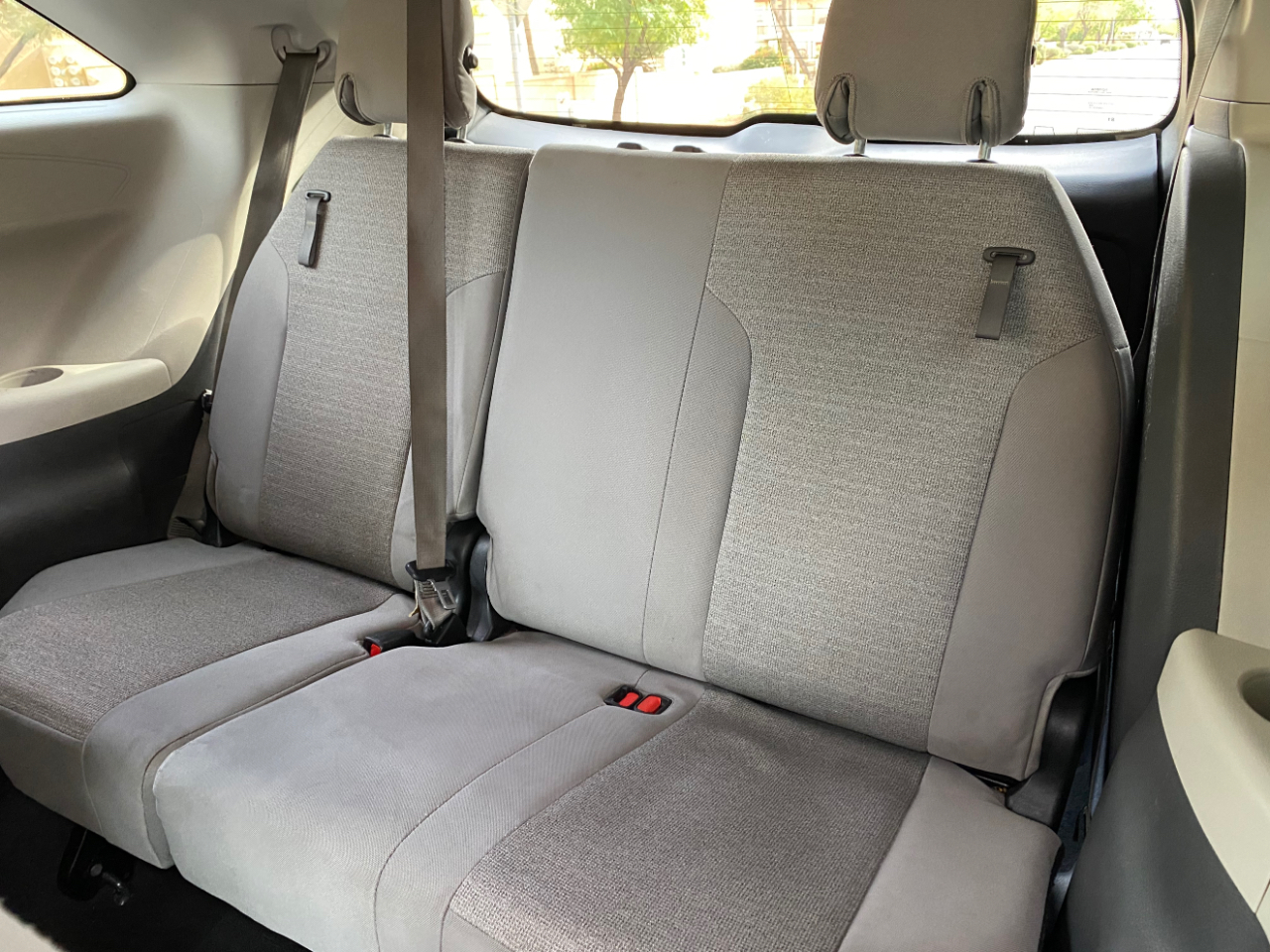 Toyota Sienna LE FWD 8-Passenger (Natl) 2021