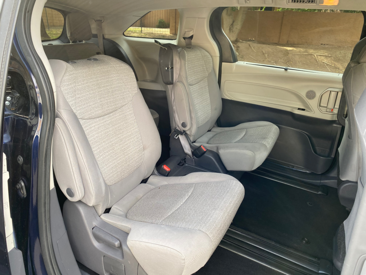 Toyota Sienna LE FWD 8-Passenger (Natl) 2021