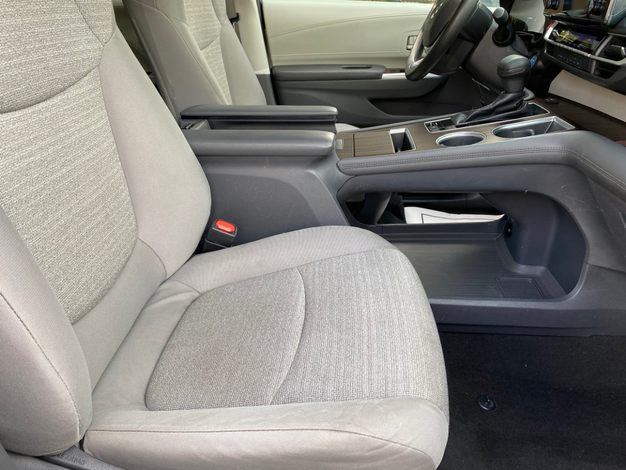 Toyota Sienna LE FWD 8-Passenger (Natl) 2021