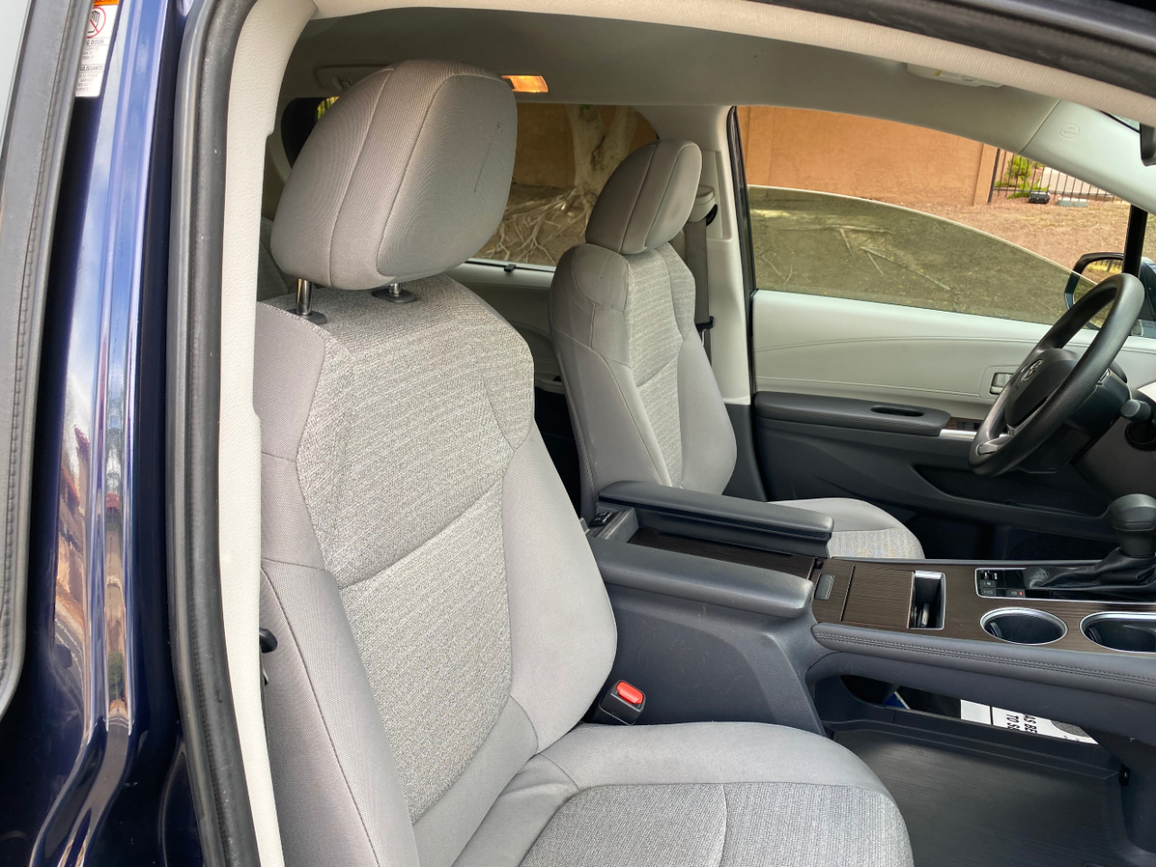 Toyota Sienna LE FWD 8-Passenger (Natl) 2021