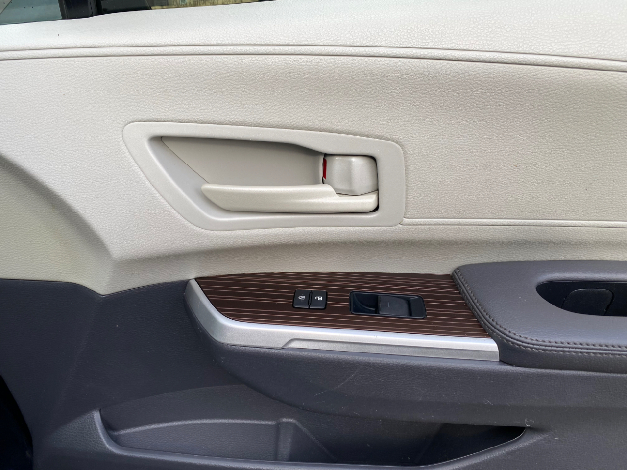 Toyota Sienna LE FWD 8-Passenger (Natl) 2021