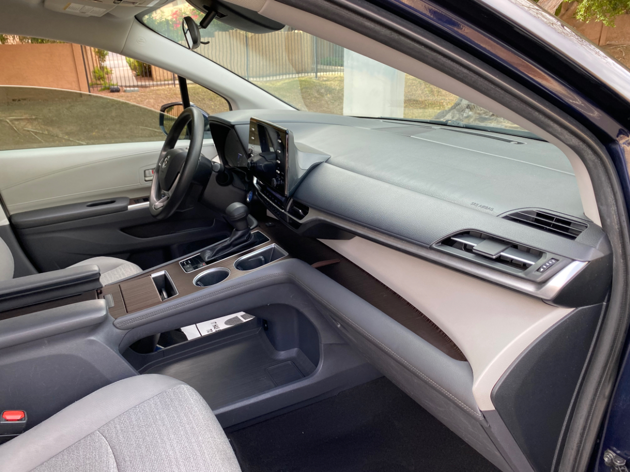 Toyota Sienna LE FWD 8-Passenger (Natl) 2021