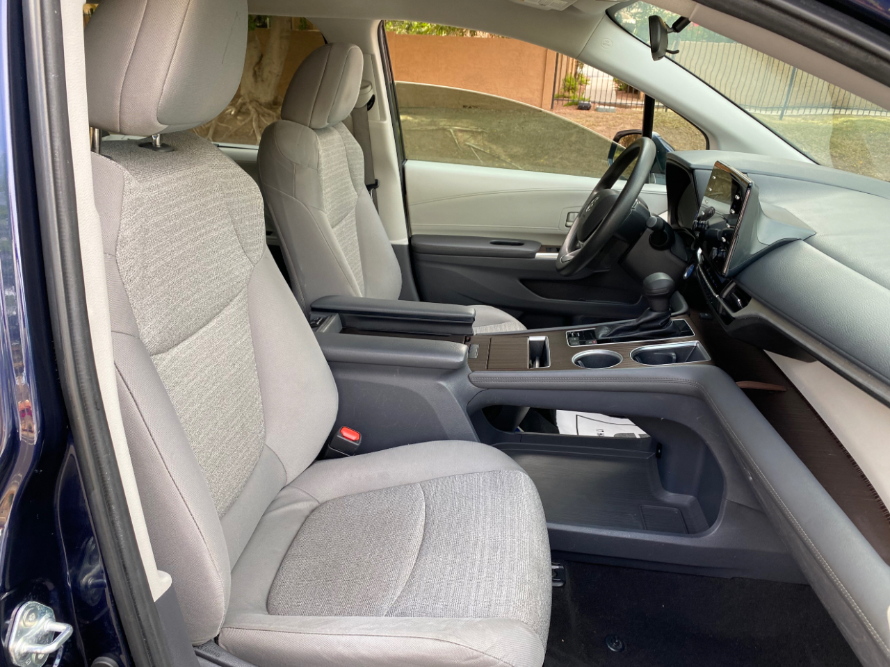 Toyota Sienna LE FWD 8-Passenger (Natl) 2021