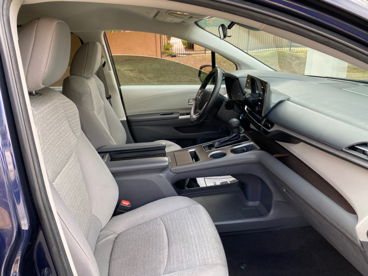 Toyota Sienna LE FWD 8-Passenger (Natl) 2021