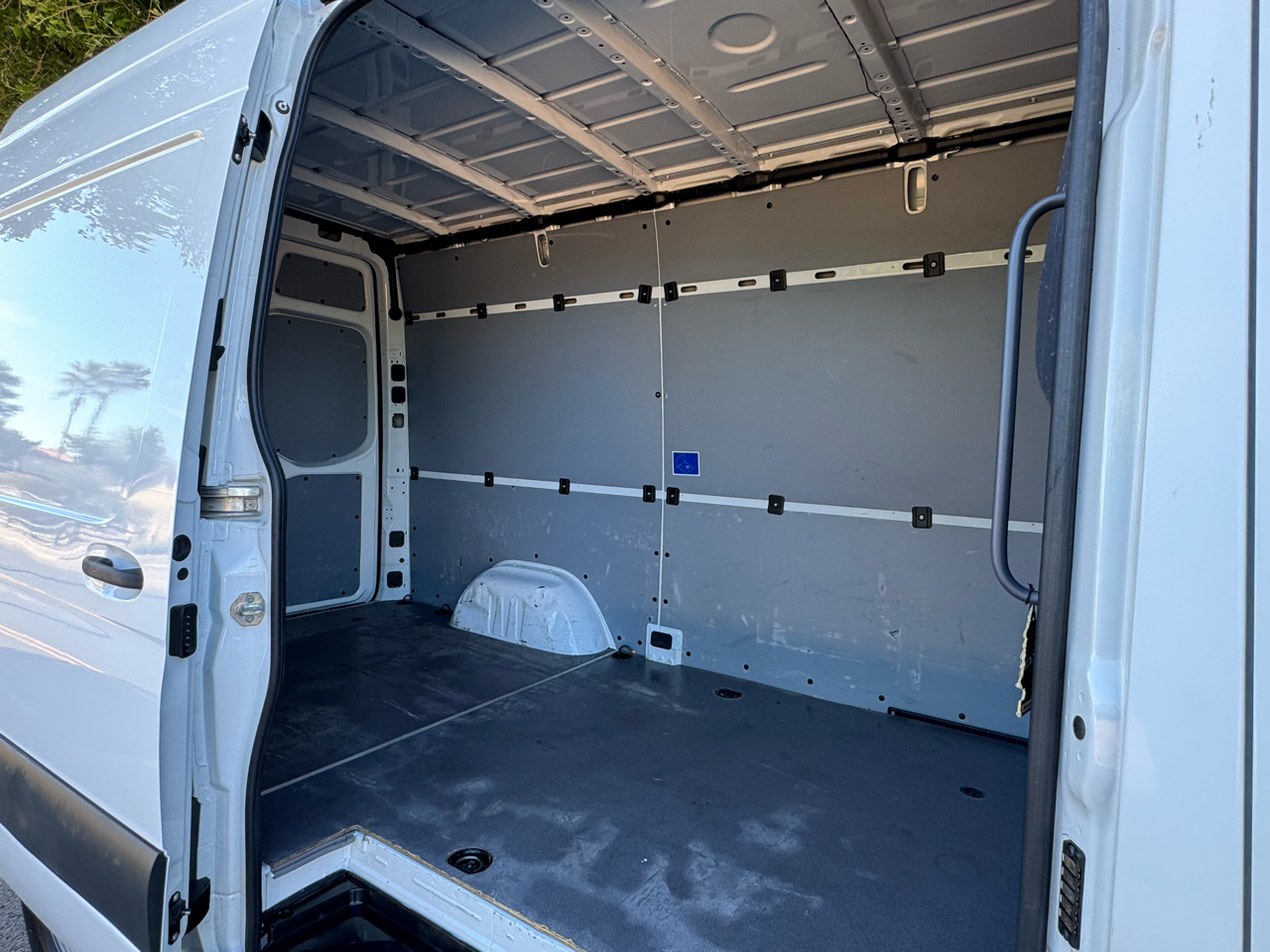 Mercedes-Benz Sprinter Cargo Van 2500 High Roof V6 170" RWD 2020