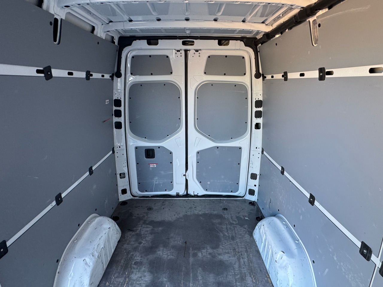 Mercedes-Benz Sprinter Cargo Van 2500 High Roof V6 170" RWD 2020