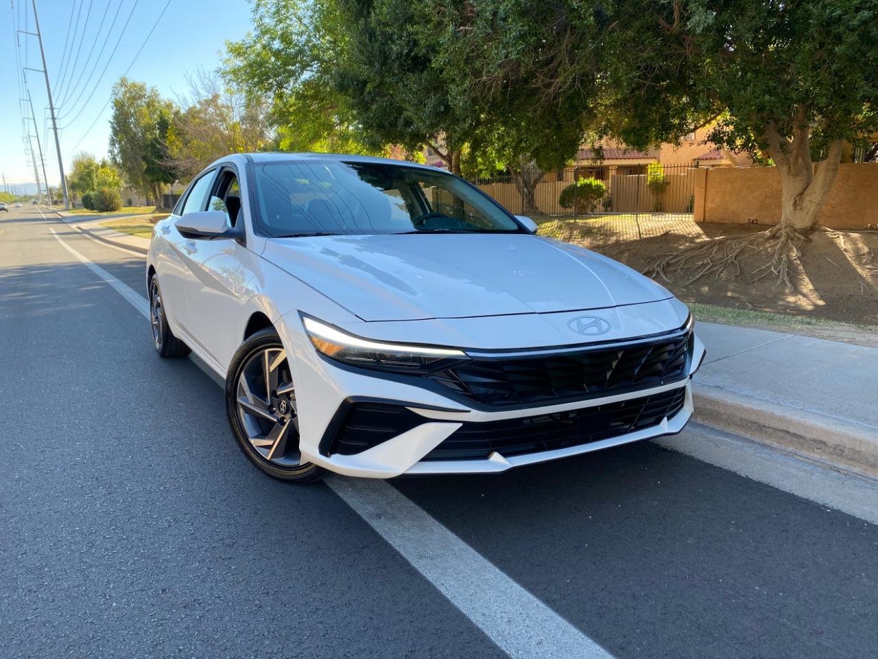 Hyundai Elantra Limited IVT 2025