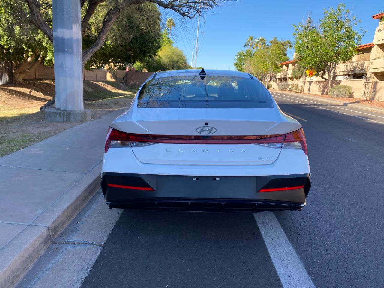 Hyundai Elantra Limited IVT 2025