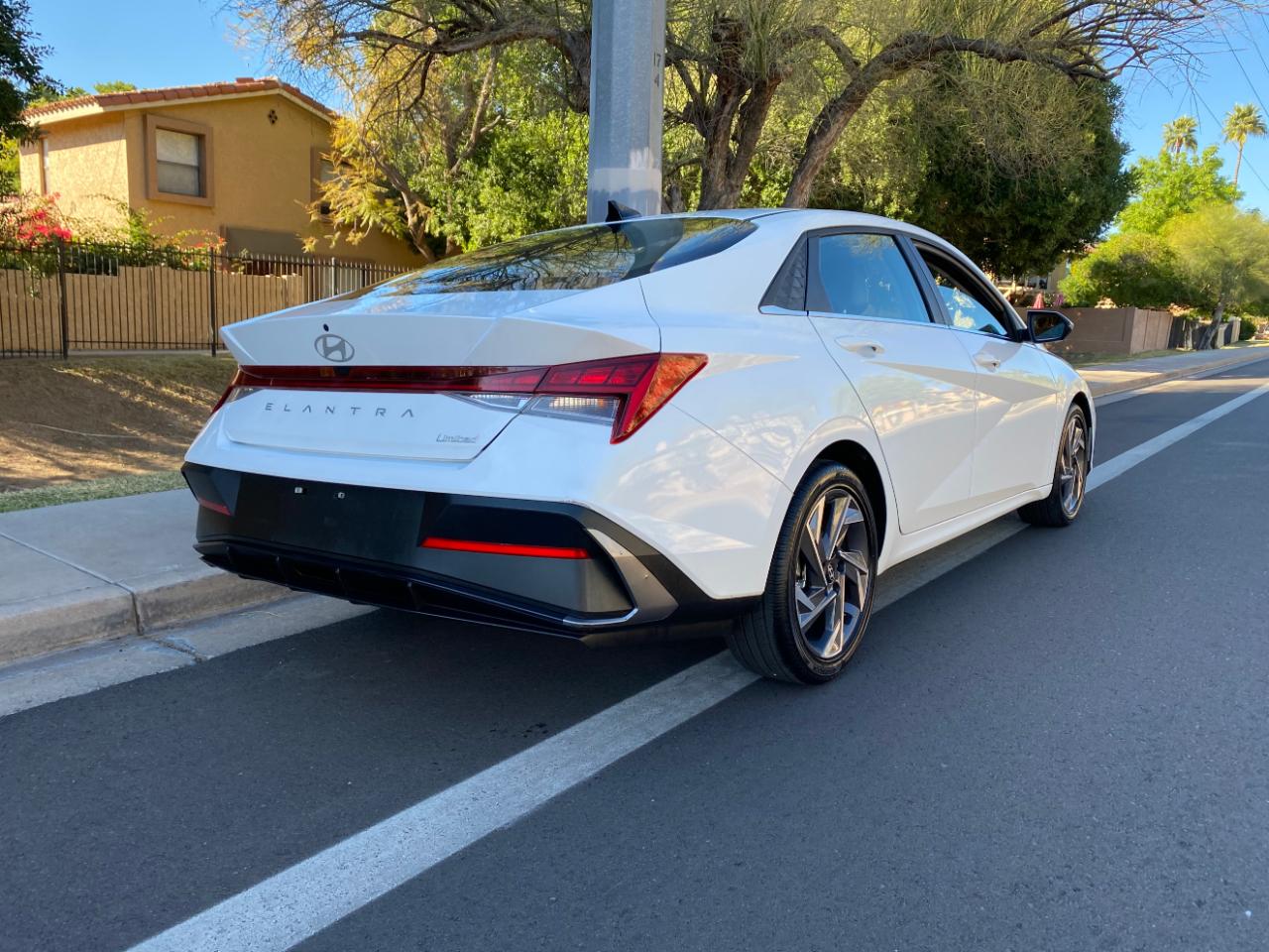 Hyundai Elantra Limited IVT 2025