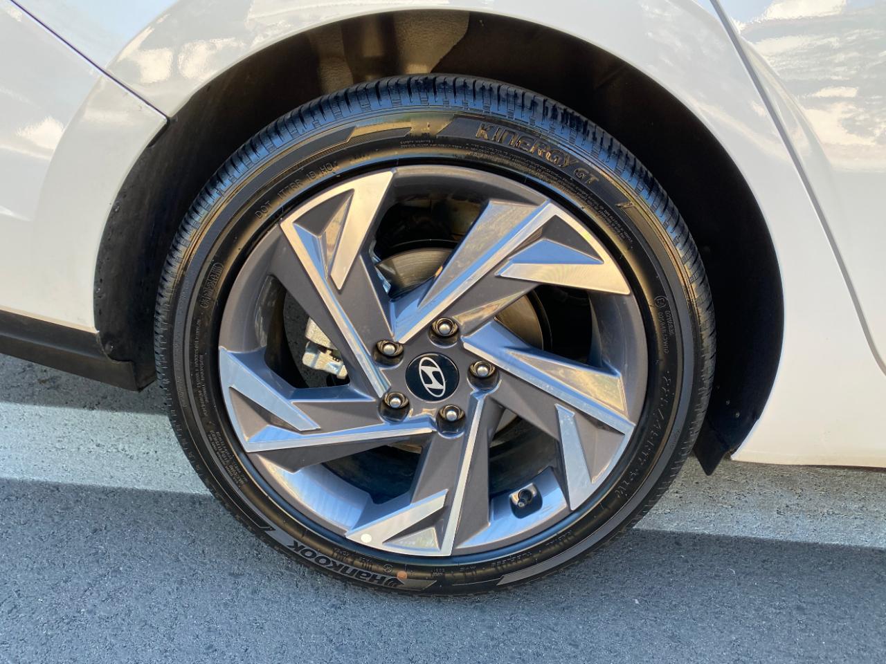 Hyundai Elantra Limited IVT 2025