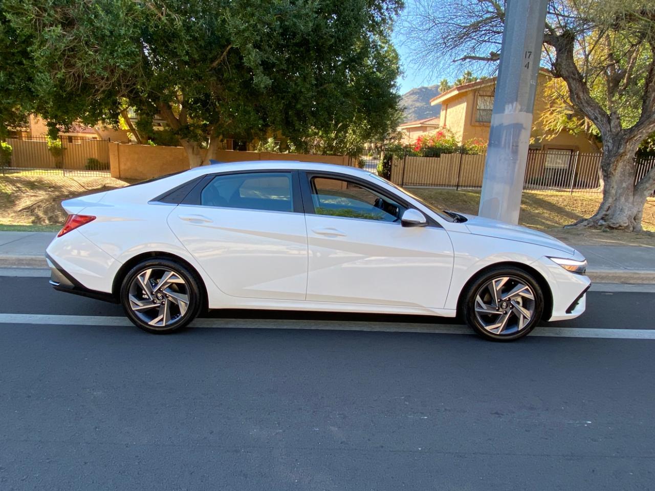 Hyundai Elantra Limited IVT 2025