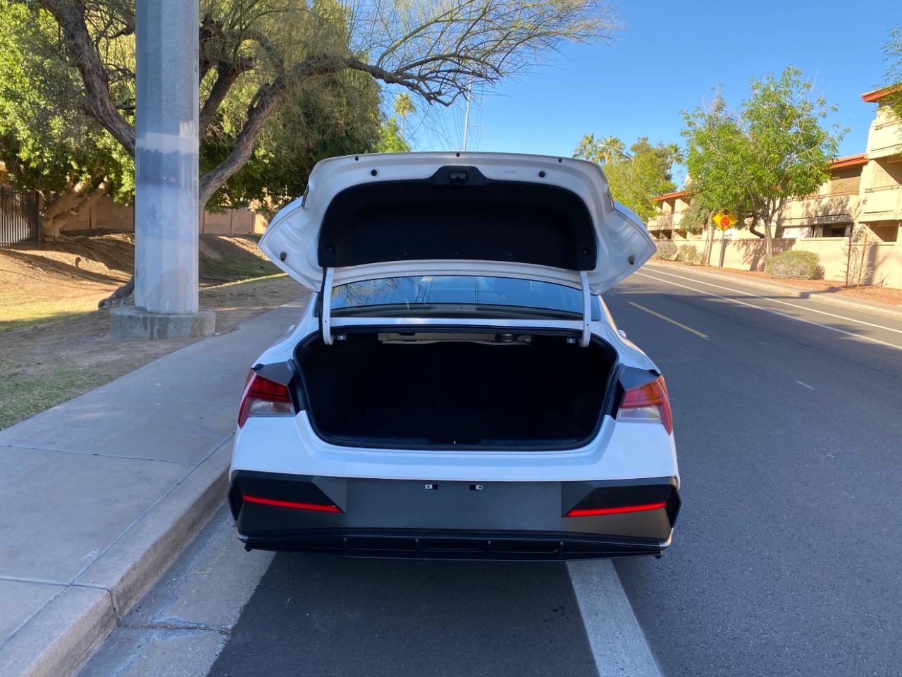 Hyundai Elantra Limited IVT 2025