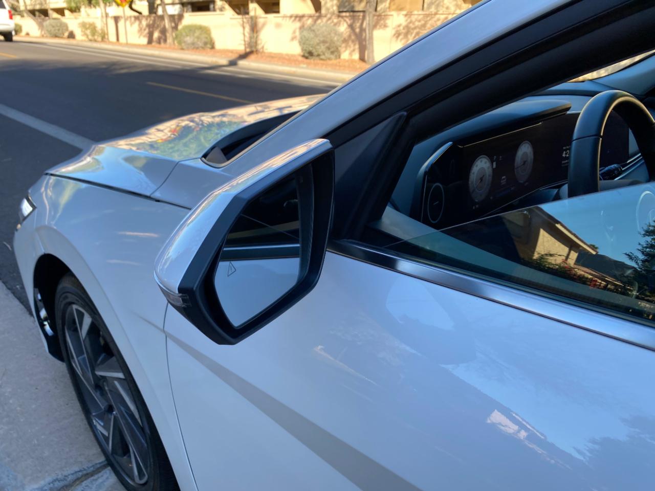 Hyundai Elantra Limited IVT 2025