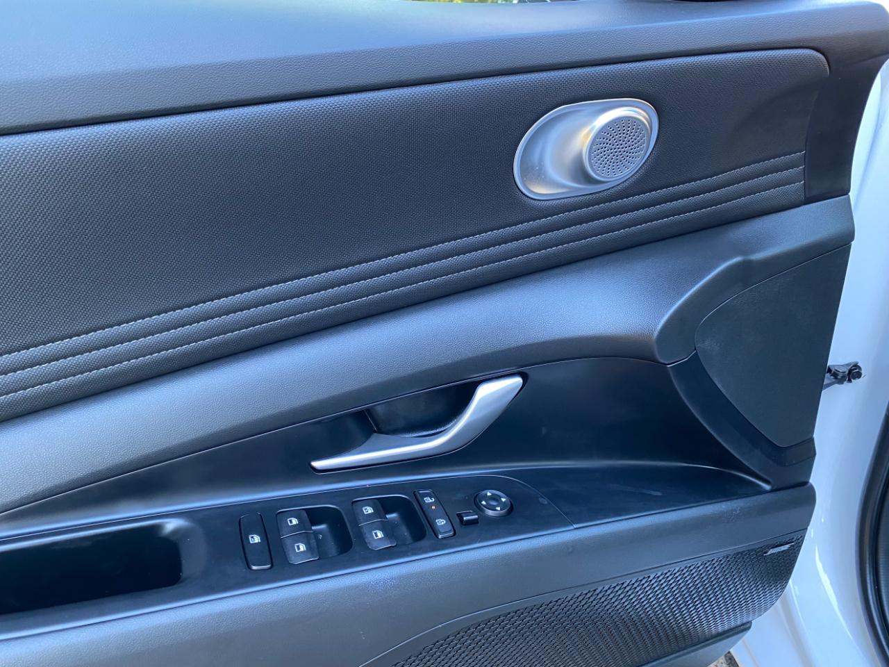 Hyundai Elantra Limited IVT 2025