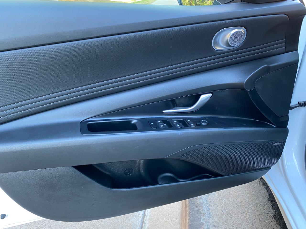 Hyundai Elantra Limited IVT 2025