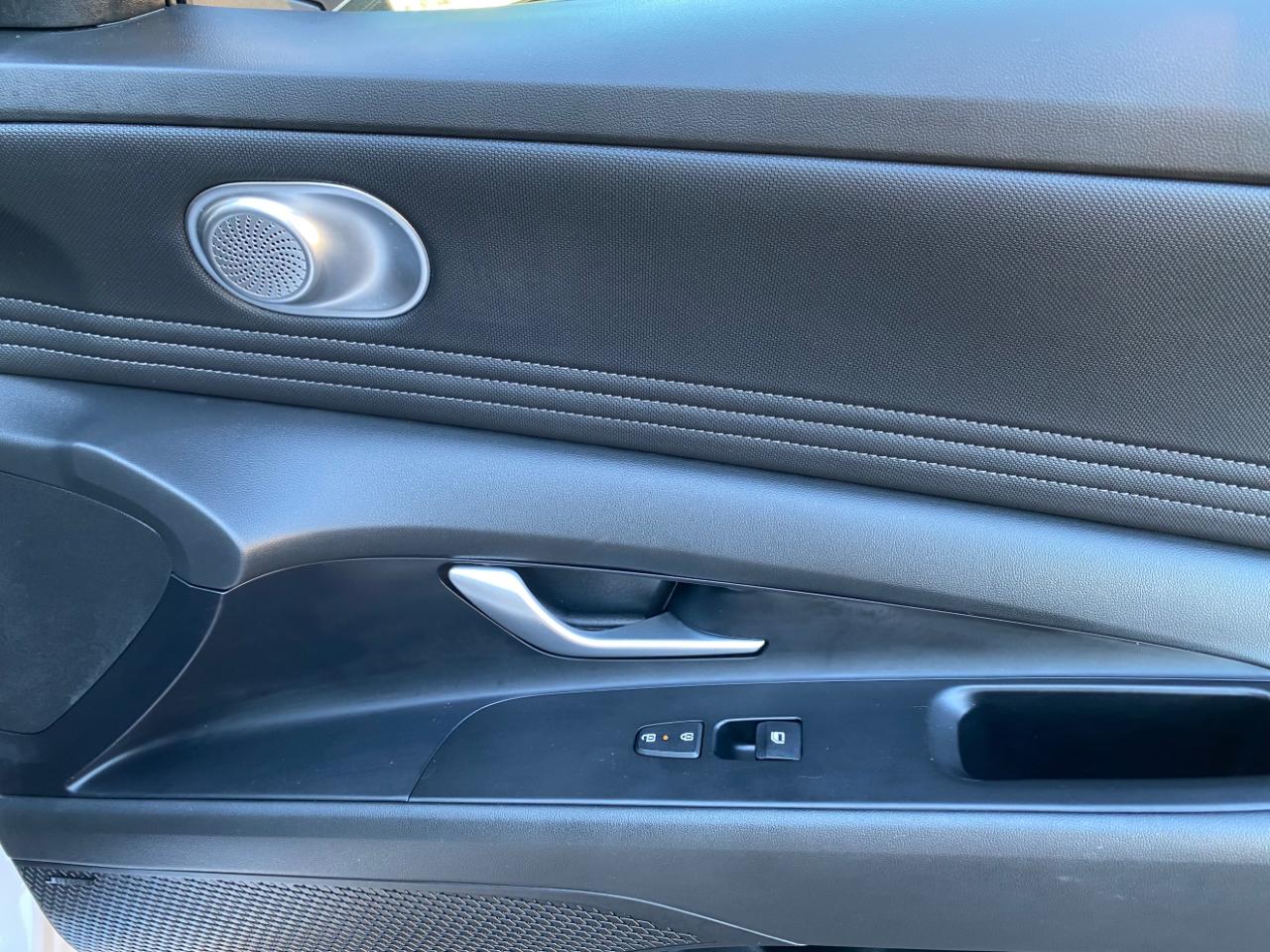 Hyundai Elantra Limited IVT 2025