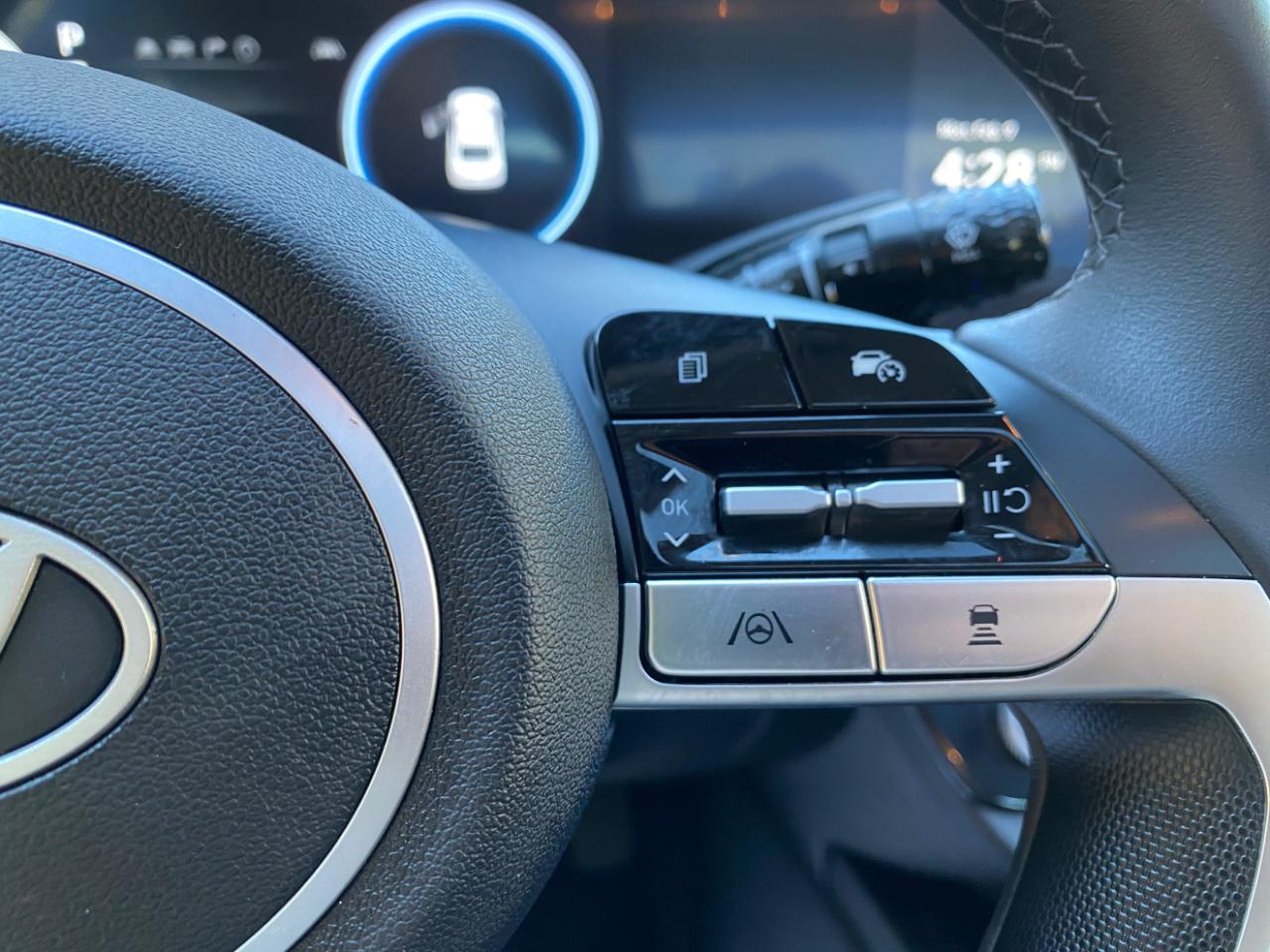 Hyundai Elantra Limited IVT 2025