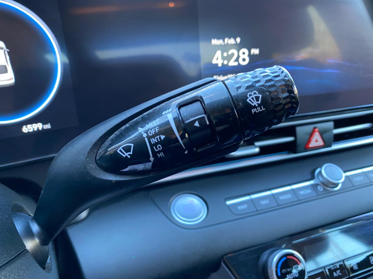 Hyundai Elantra Limited IVT 2025