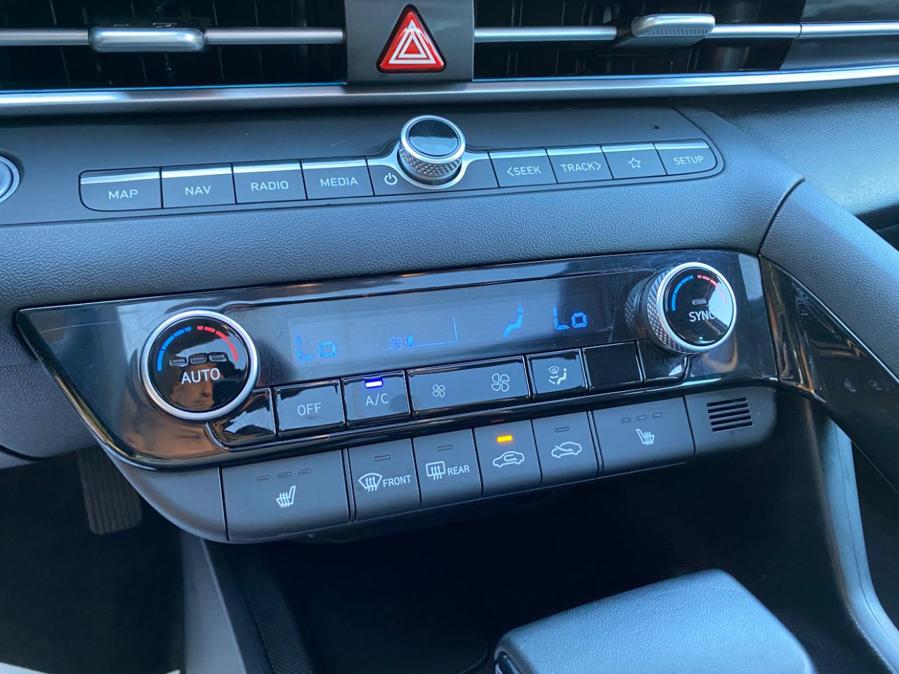 Hyundai Elantra Limited IVT 2025