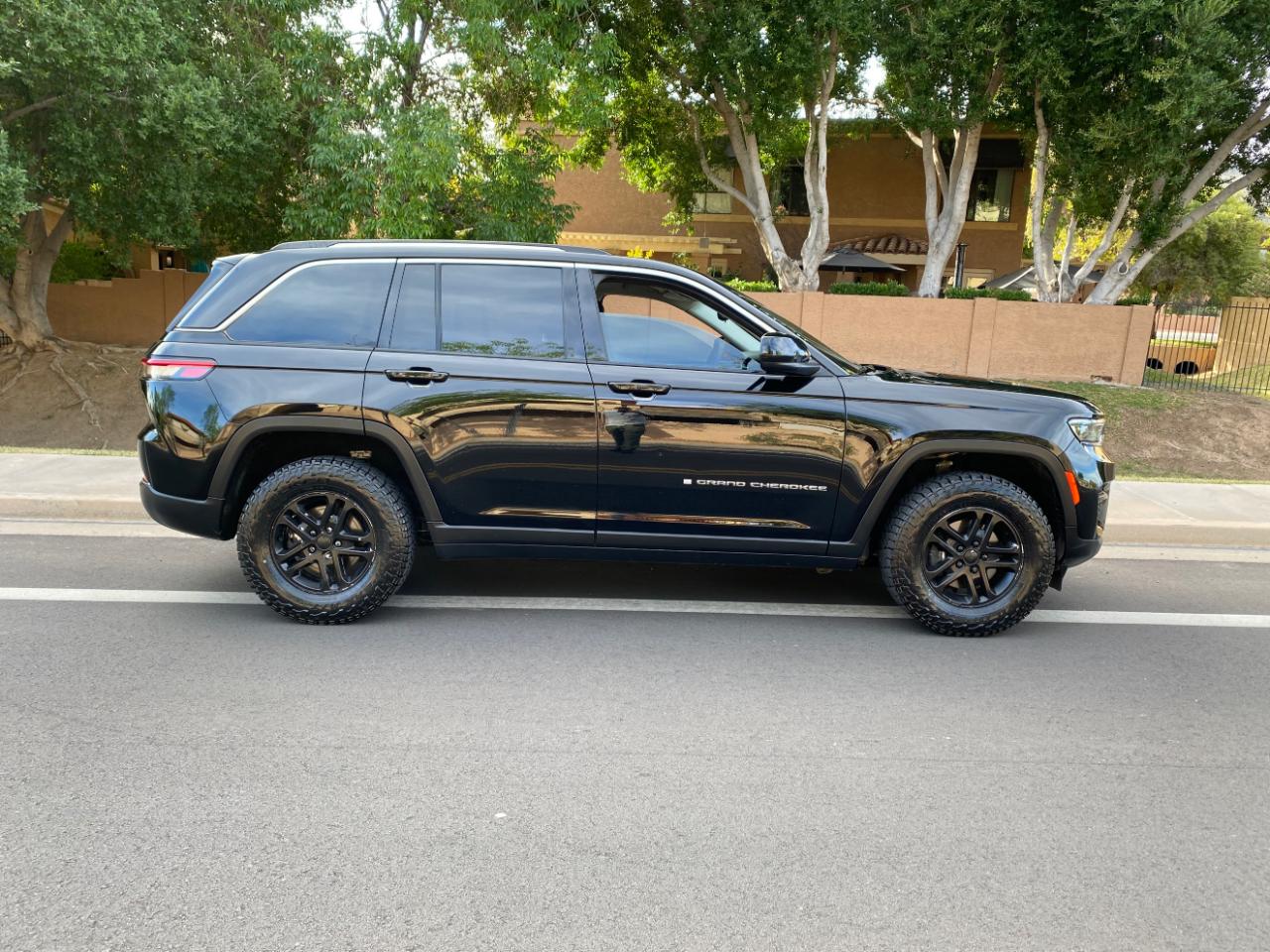 Jeep Grand Cherokee Laredo 4x2 2023