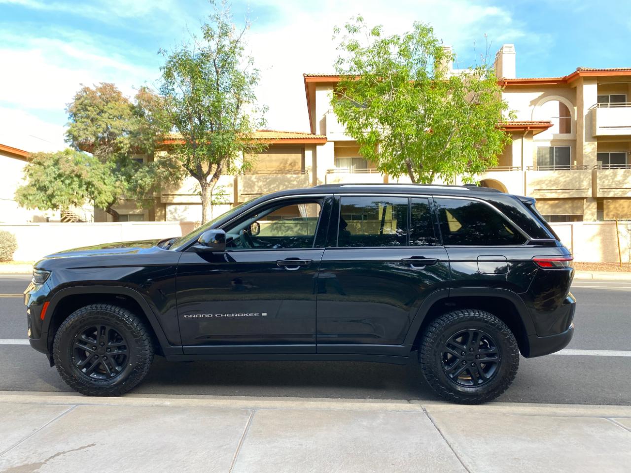 Jeep Grand Cherokee Laredo 4x2 2023