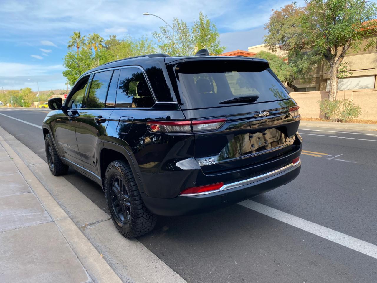 Jeep Grand Cherokee Laredo 4x2 2023