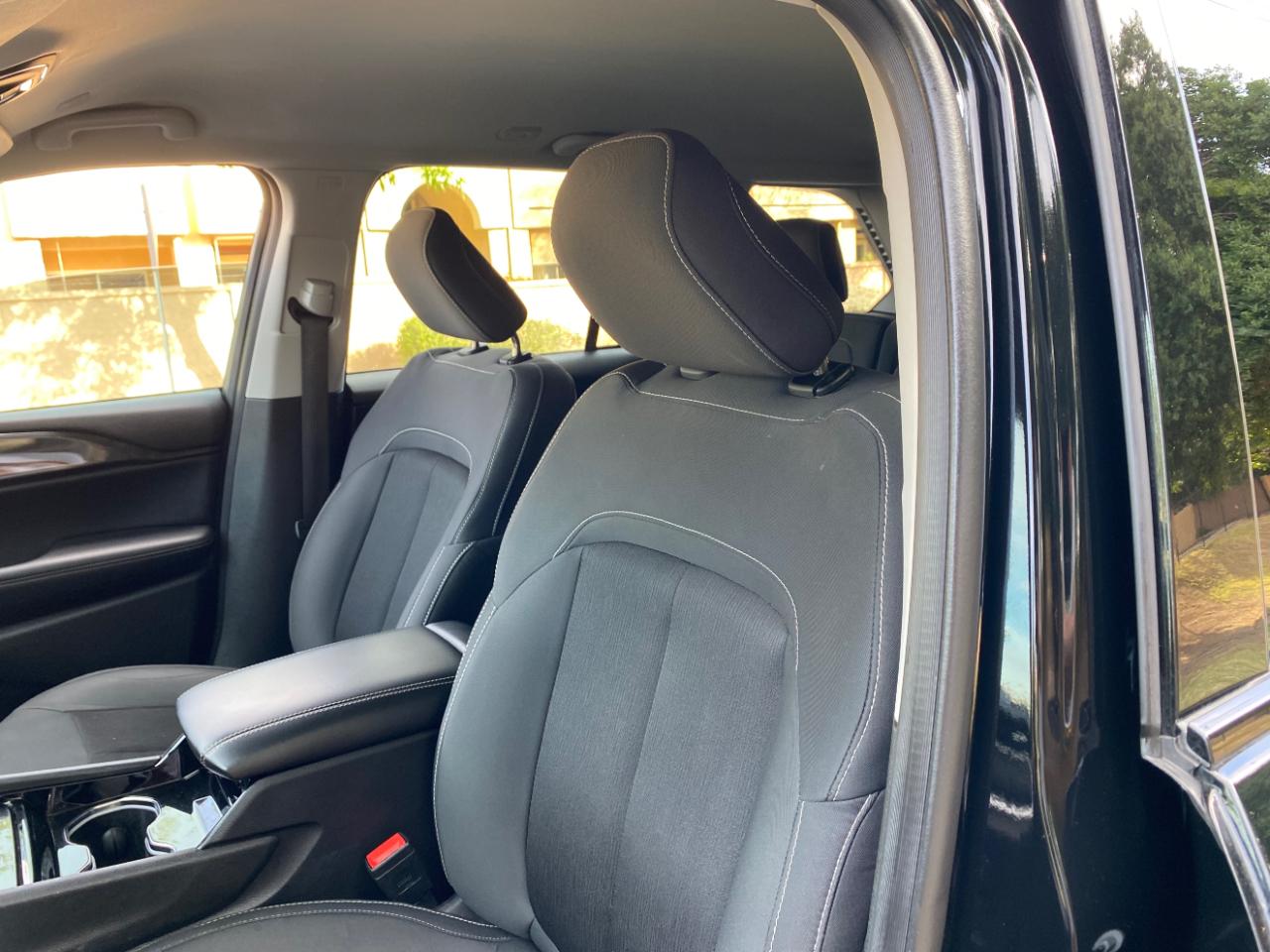 Jeep Grand Cherokee Laredo 4x2 2023