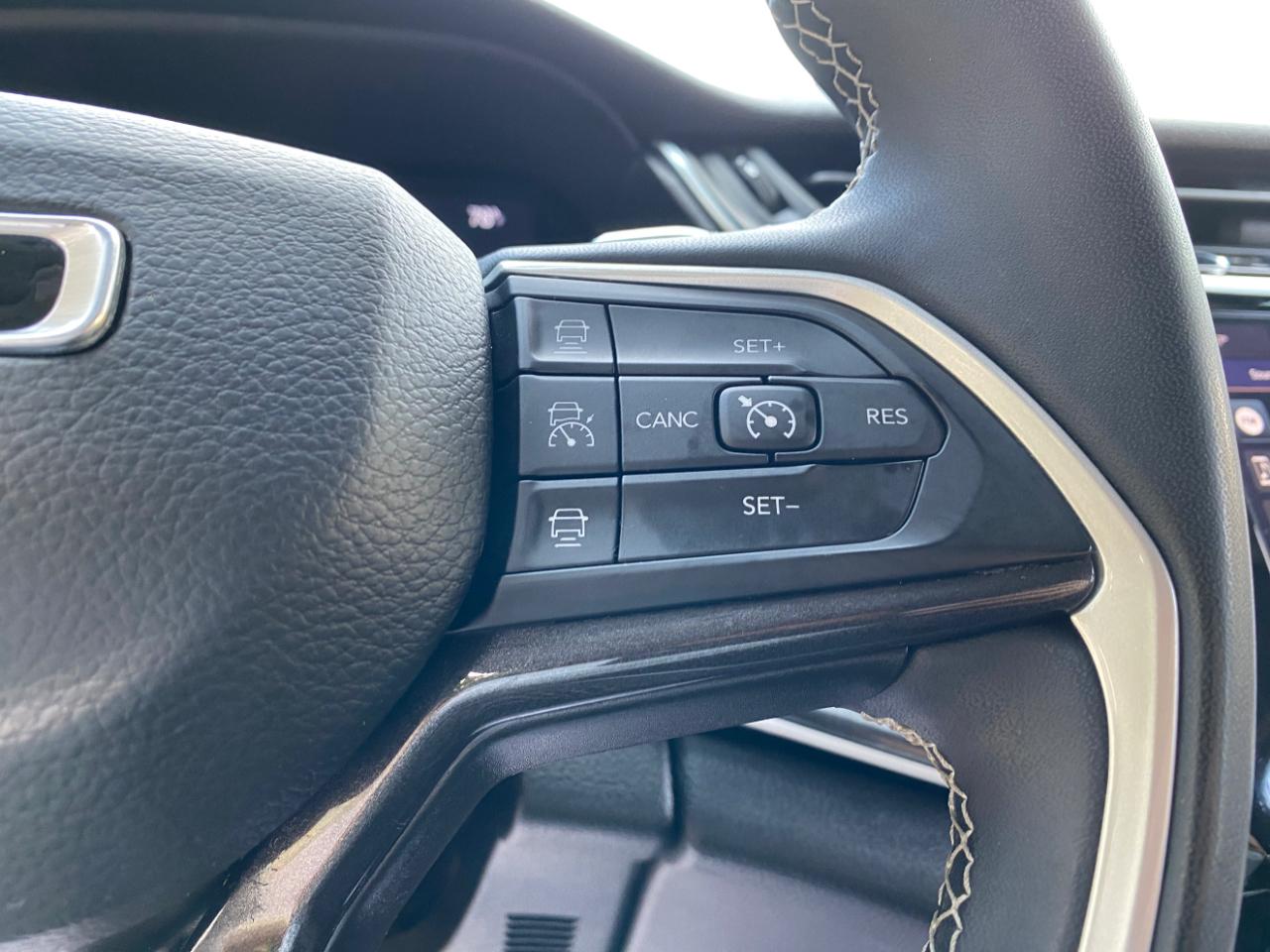 Jeep Grand Cherokee Laredo 4x2 2023