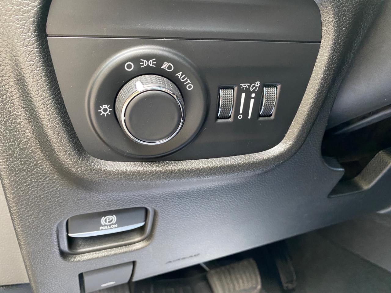 Jeep Grand Cherokee Laredo 4x2 2023