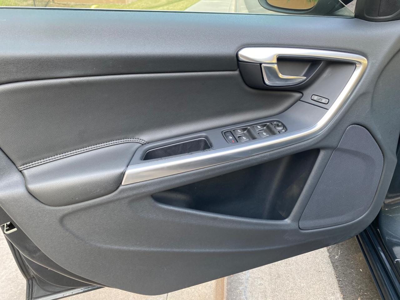 Volvo S60 4dr Sdn T5 Drive-E Premier FWD 2016