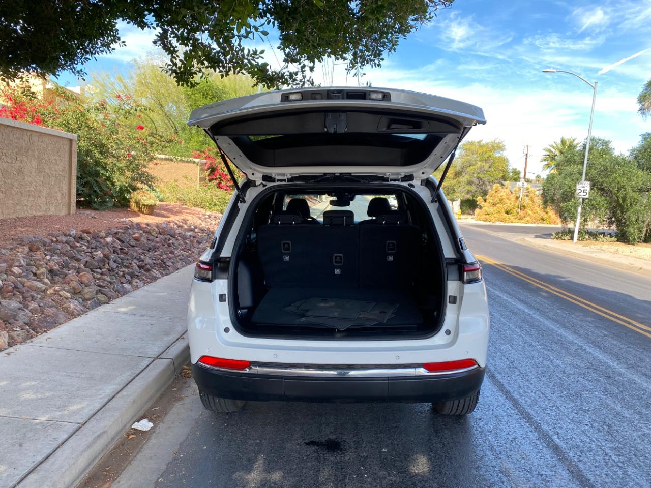 Jeep Grand Cherokee Laredo X 4x4 2024