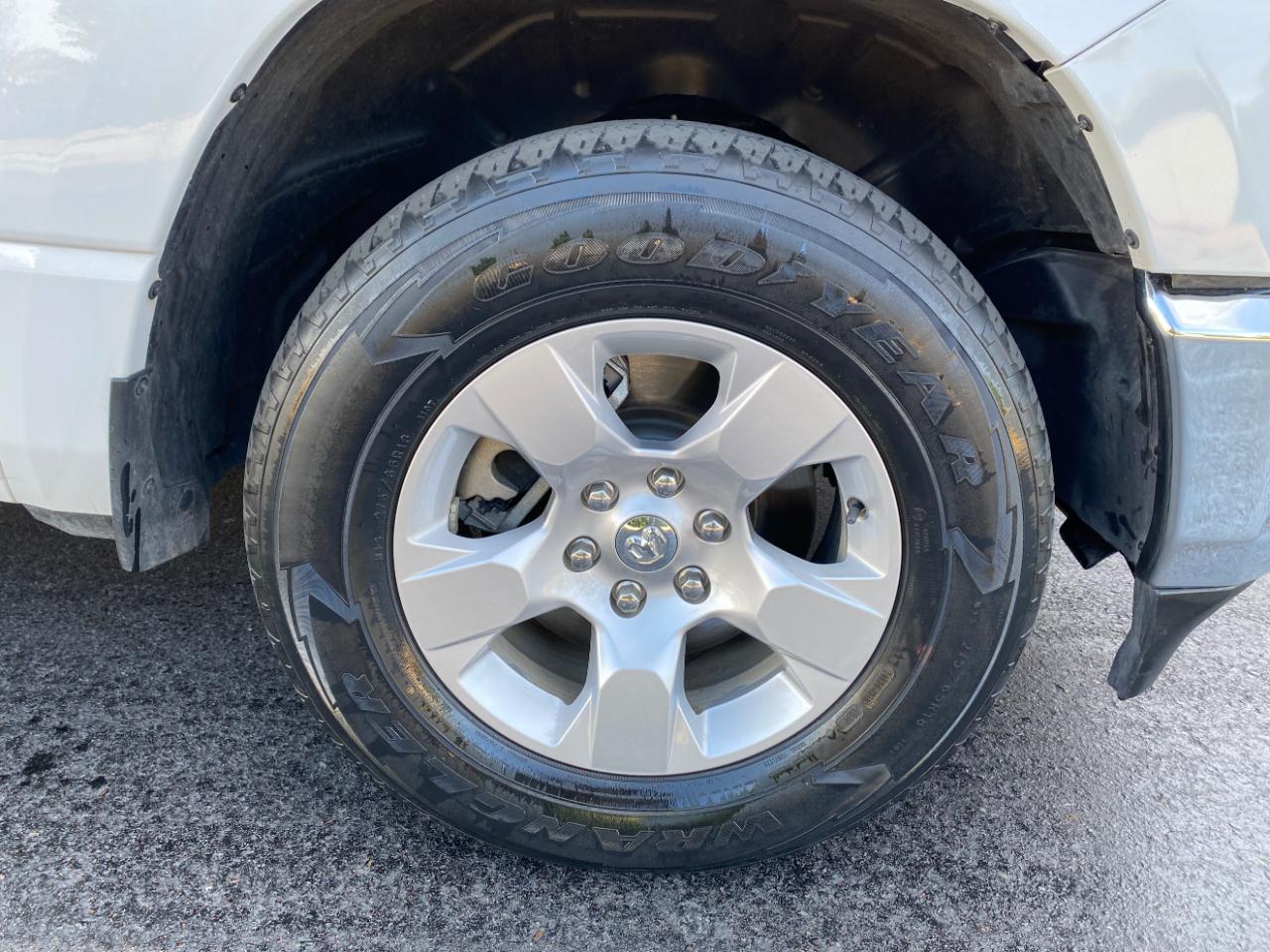 RAM 1500 Big Horn 4x4 Crew Cab 5'7" Box 2022