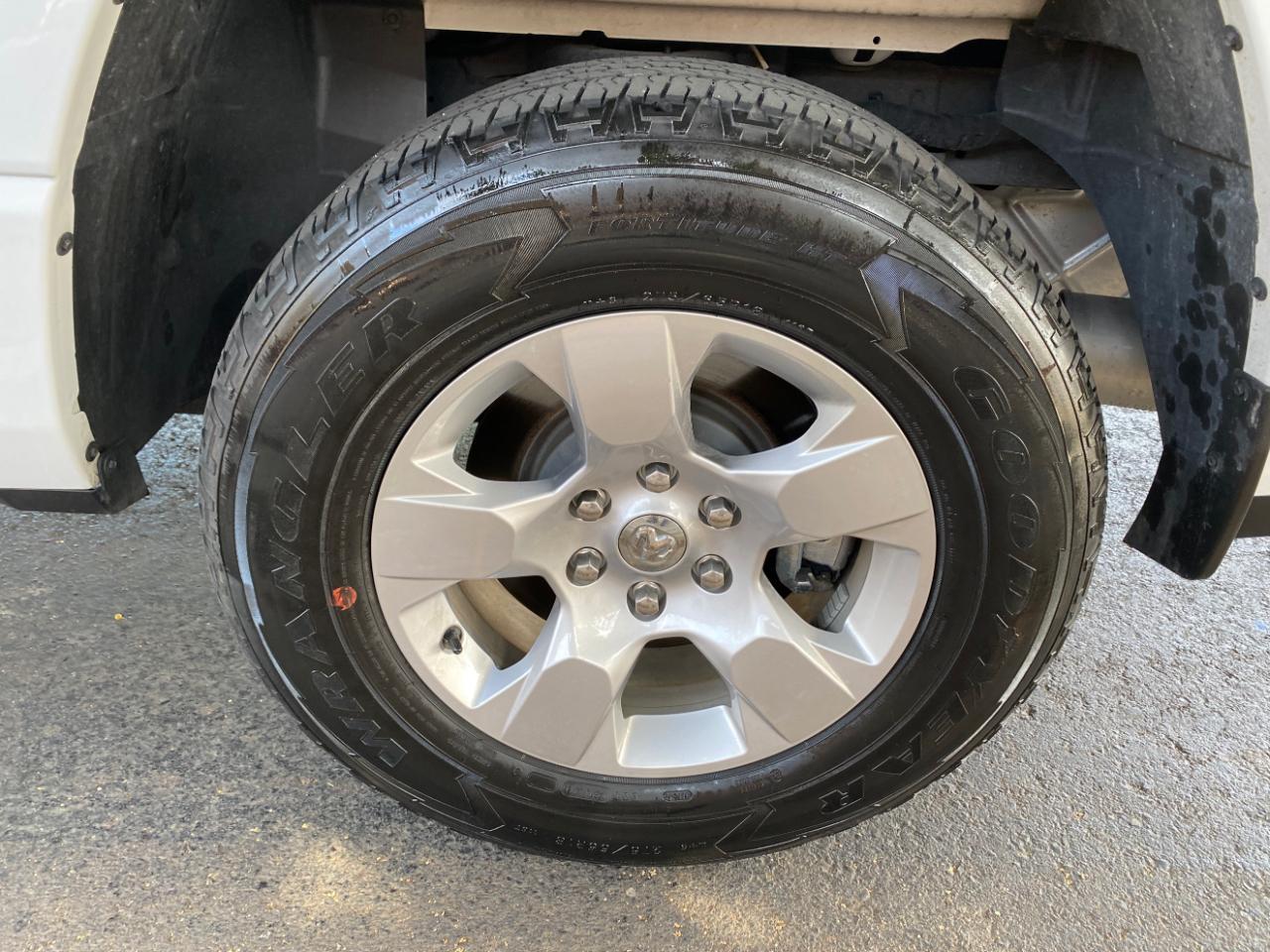 RAM 1500 Big Horn 4x4 Crew Cab 5'7" Box 2022