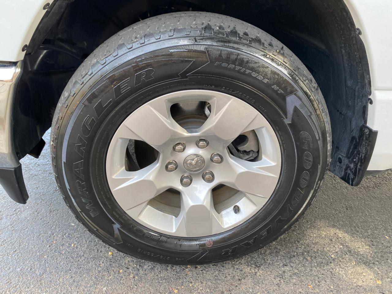 RAM 1500 Big Horn 4x4 Crew Cab 5'7" Box 2022