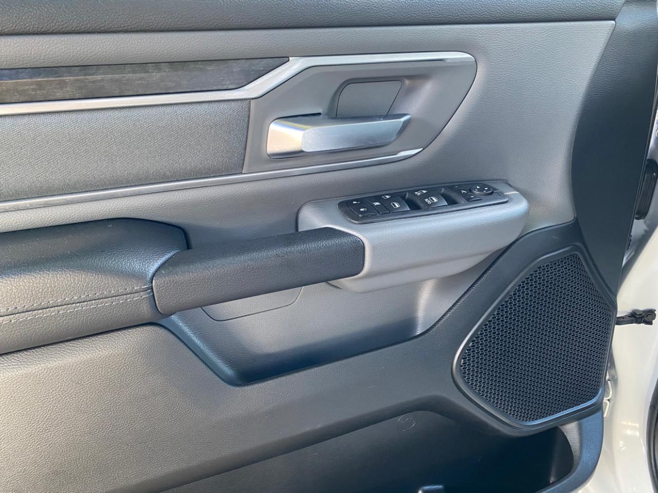 RAM 1500 Big Horn 4x4 Crew Cab 5'7" Box 2022