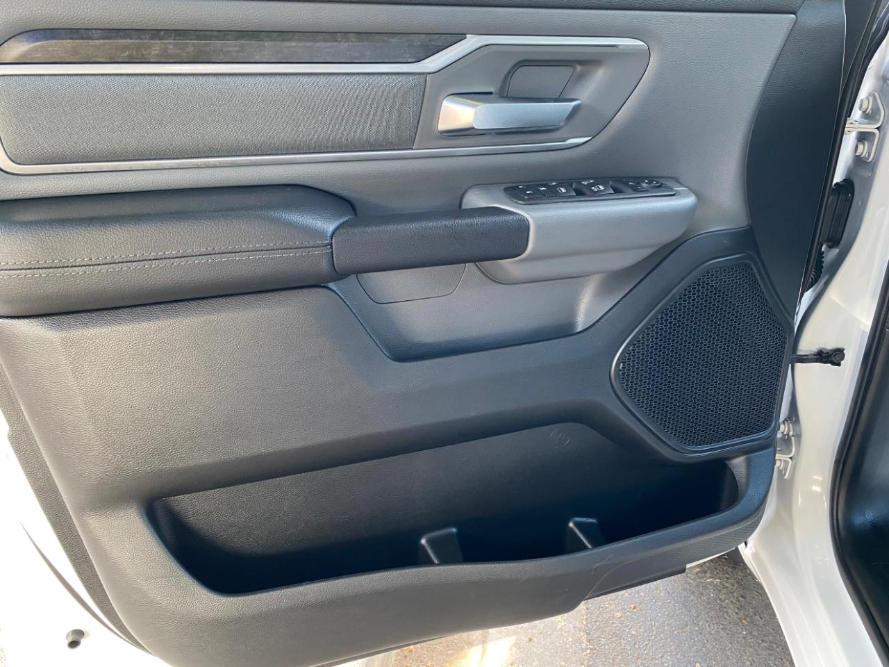 RAM 1500 Big Horn 4x4 Crew Cab 5'7" Box 2022