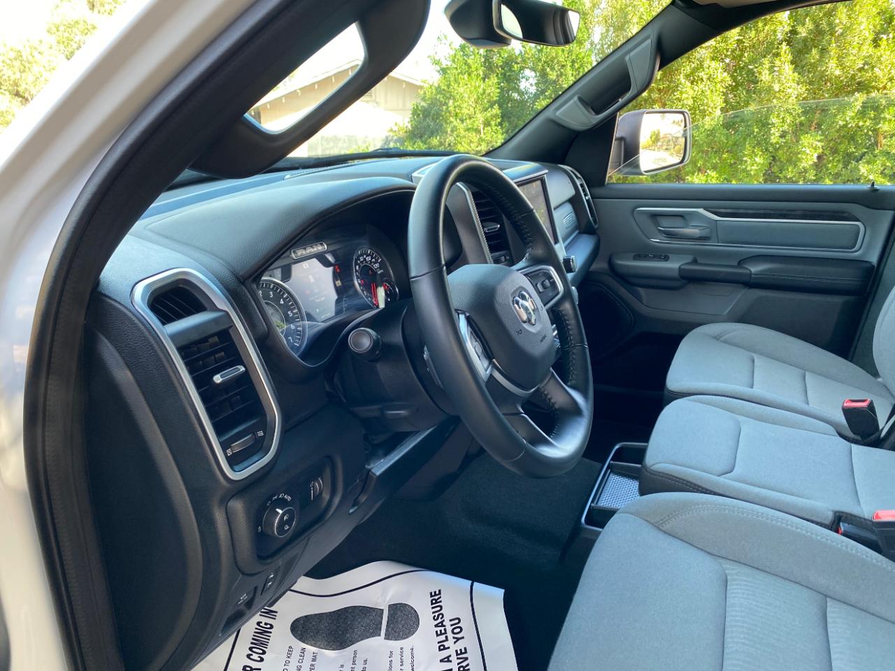 RAM 1500 Big Horn 4x4 Crew Cab 5'7" Box 2022