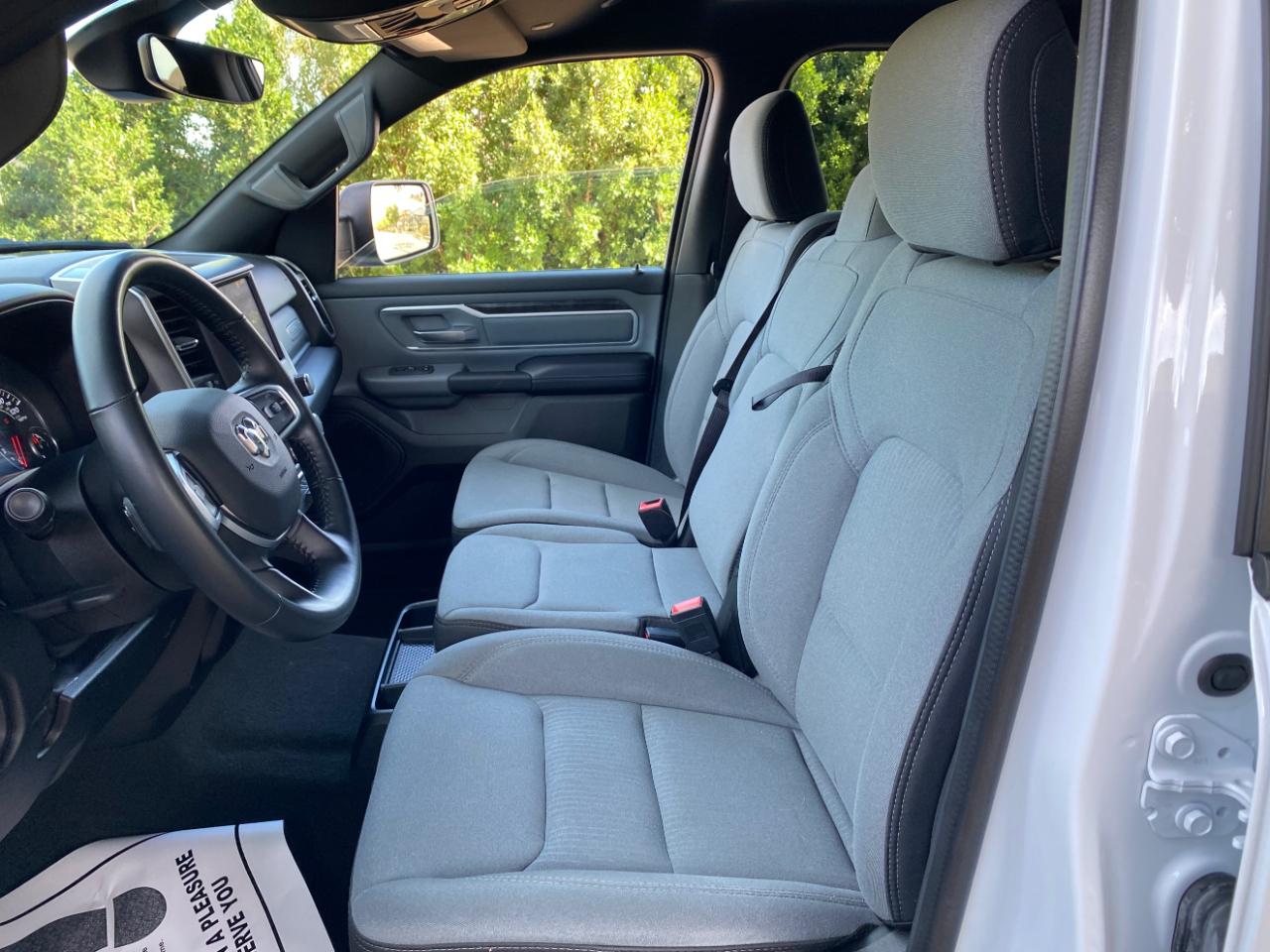 RAM 1500 Big Horn 4x4 Crew Cab 5'7" Box 2022