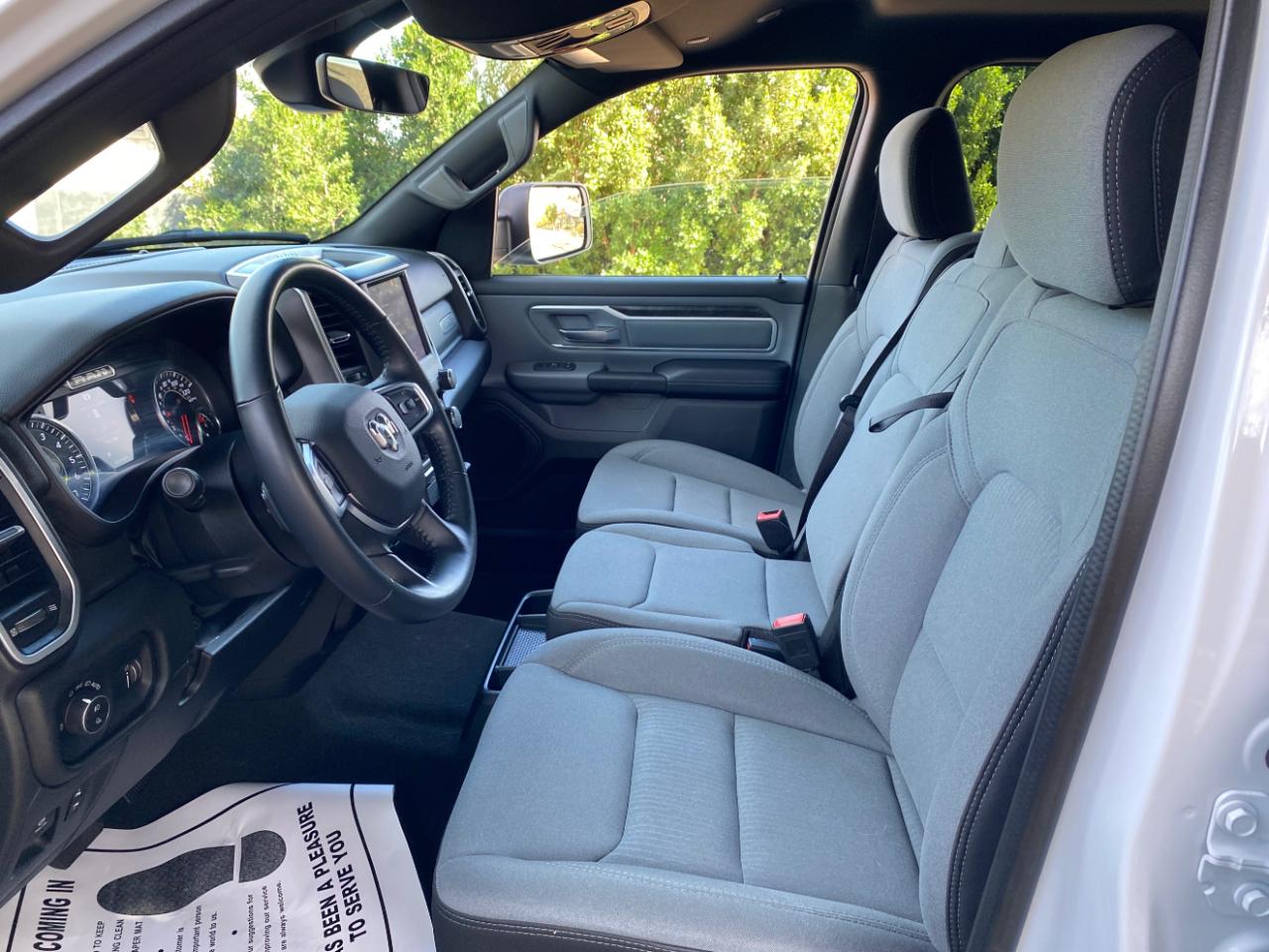 RAM 1500 Big Horn 4x4 Crew Cab 5'7" Box 2022