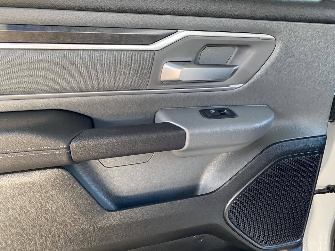 RAM 1500 Big Horn 4x4 Crew Cab 5'7" Box 2022