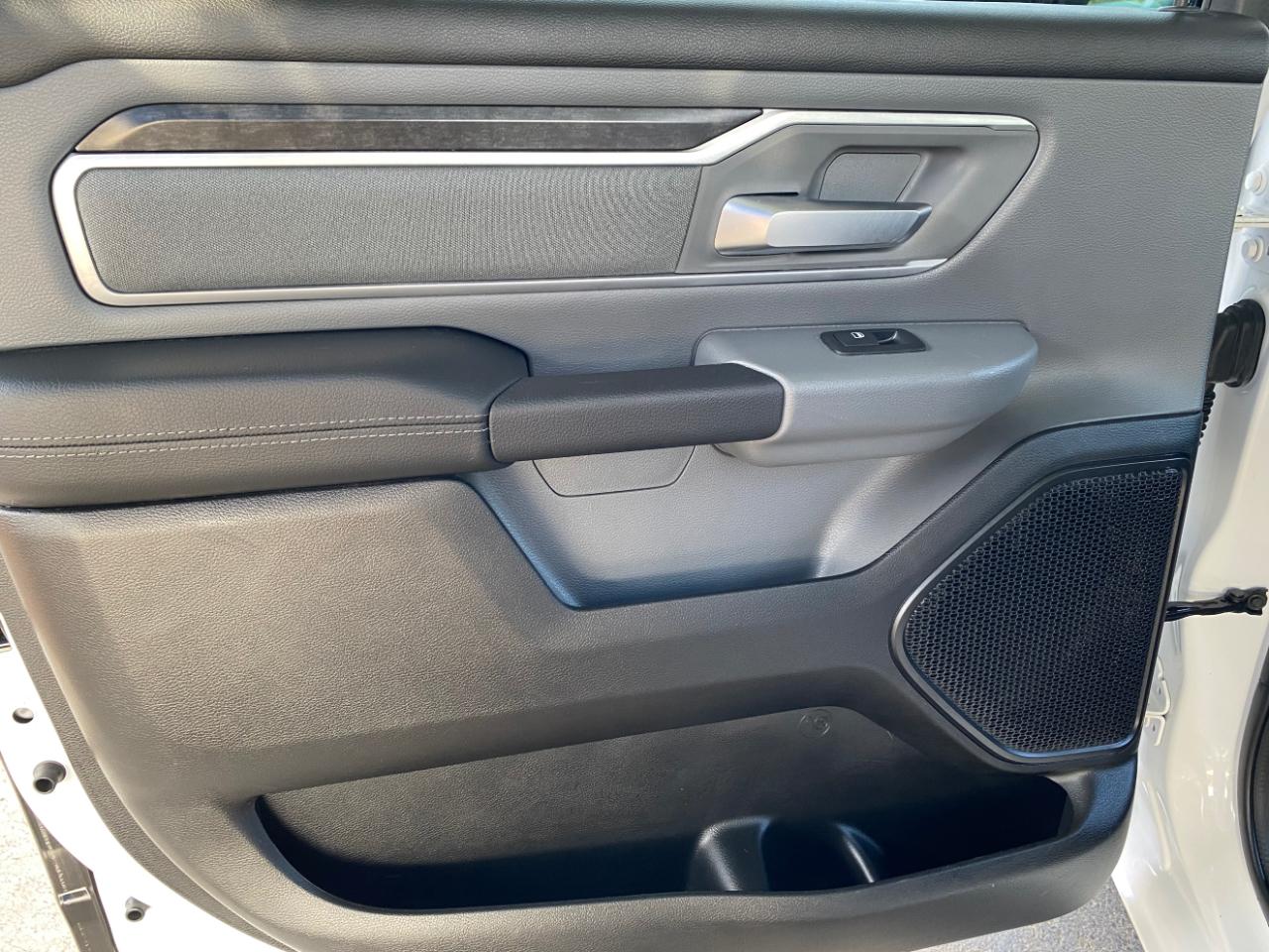 RAM 1500 Big Horn 4x4 Crew Cab 5'7" Box 2022