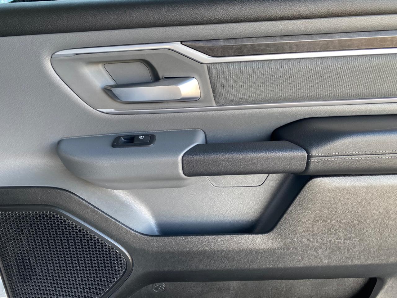 RAM 1500 Big Horn 4x4 Crew Cab 5'7" Box 2022