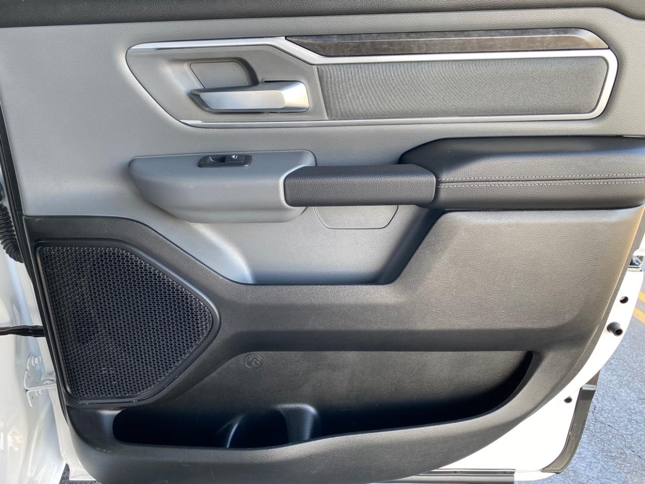 RAM 1500 Big Horn 4x4 Crew Cab 5'7" Box 2022