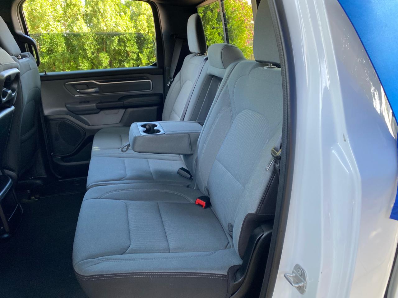 RAM 1500 Big Horn 4x4 Crew Cab 5'7" Box 2022