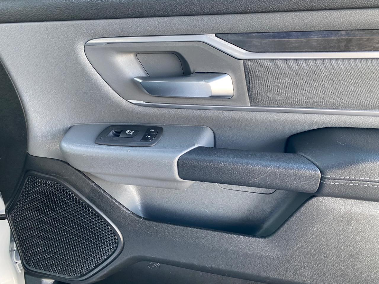 RAM 1500 Big Horn 4x4 Crew Cab 5'7" Box 2022